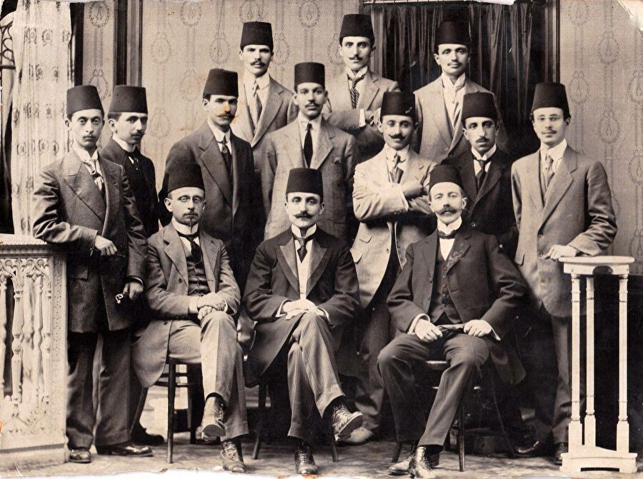 Simgecilik, gizemcilikle dış güç söylemi biraz da İttihatçı geleneğinin ürünü biçiminde gelişti.