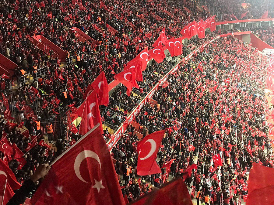 Millet olarak “basite itimatsızlığımız” var yani olayların kendiliğindenliği, sıradanlığı, olağanlığı bizi hayal kırıklığına uğratır.