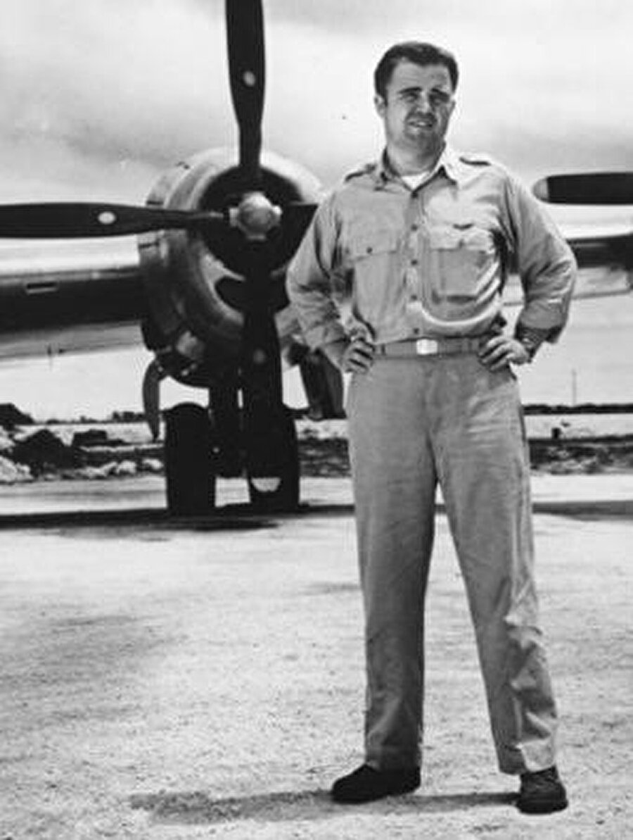 Nagasaki'ye atom bombasını atan uçağın pilotu Charles Sweeney.