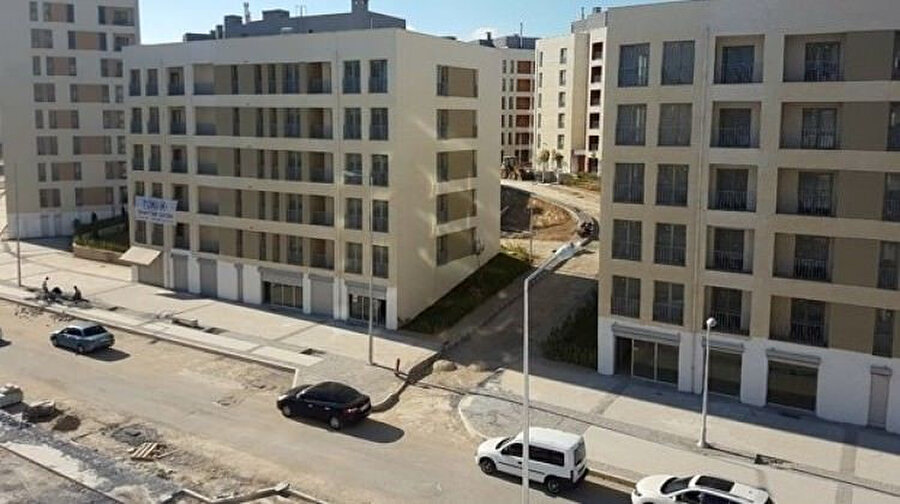 TOKİ, İstanbul çeşitli ilçelerinde 'ucuz' konut projesiyle evler inşa ediyor.