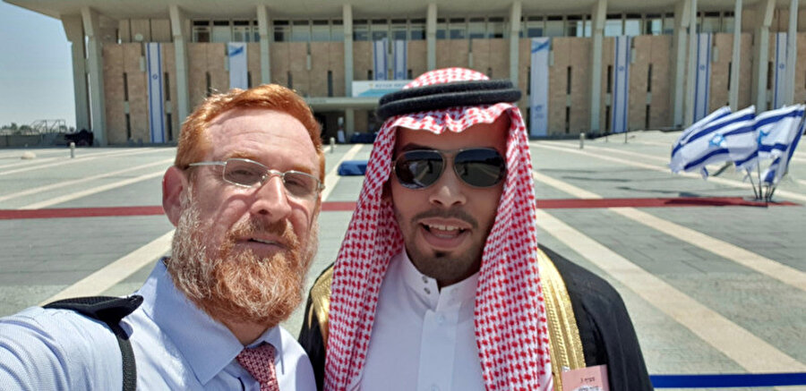 Filistinlilere düşmanlığıyla tanınan İsrailli ırkçı milletvekili Yehuda Glick (solda), Muhammed Suud'la...