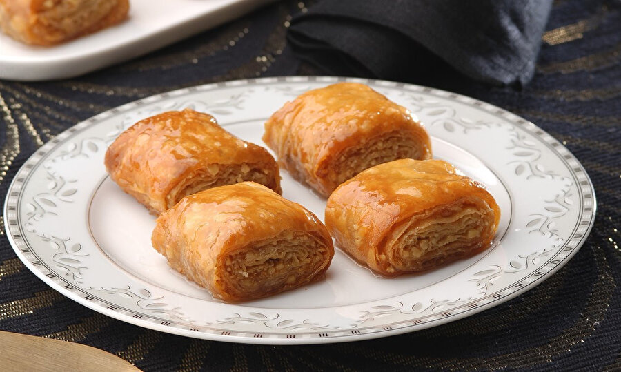 Diyetisyenler baklava da dahil olmak üzere tatlı konusunda dikkatli olunması gerektiğini söylüyor 