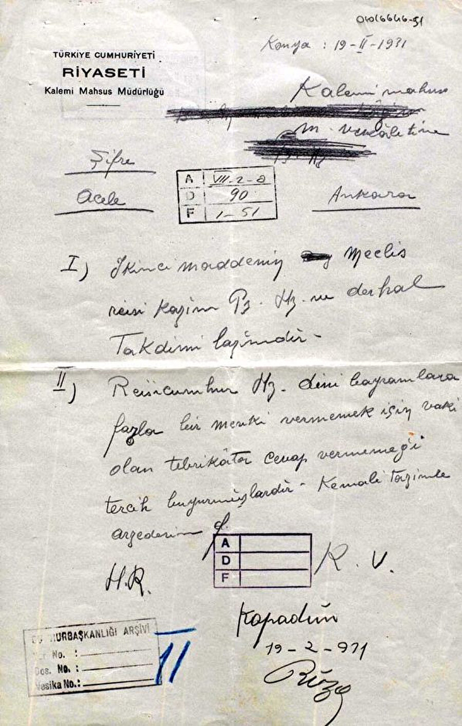 Hasan Rıza Soyak’ın Atatürk’ün dinî bayramlar ve bayram tebrikleri hakkındaki kararını Çankaya Köşkü’ne bildirdiği şifreli telgraf (Cumhurbaşkanlığı Arşivi, 04016646-51).