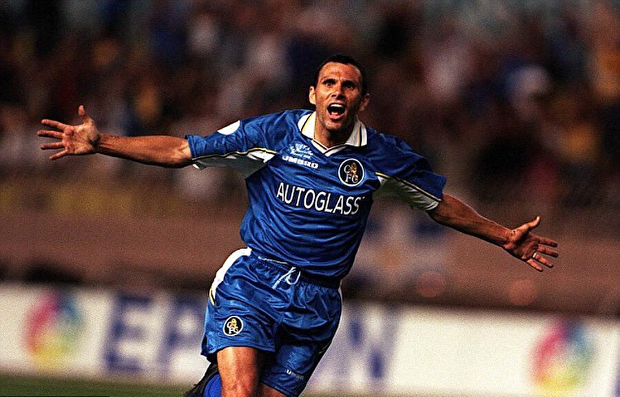 1998-99 Uefa Süper Kupa maçında Chelsea Real Madrid'i Gus Poyet'in tek golüyle mağlup ederek kupaya ulaştı.