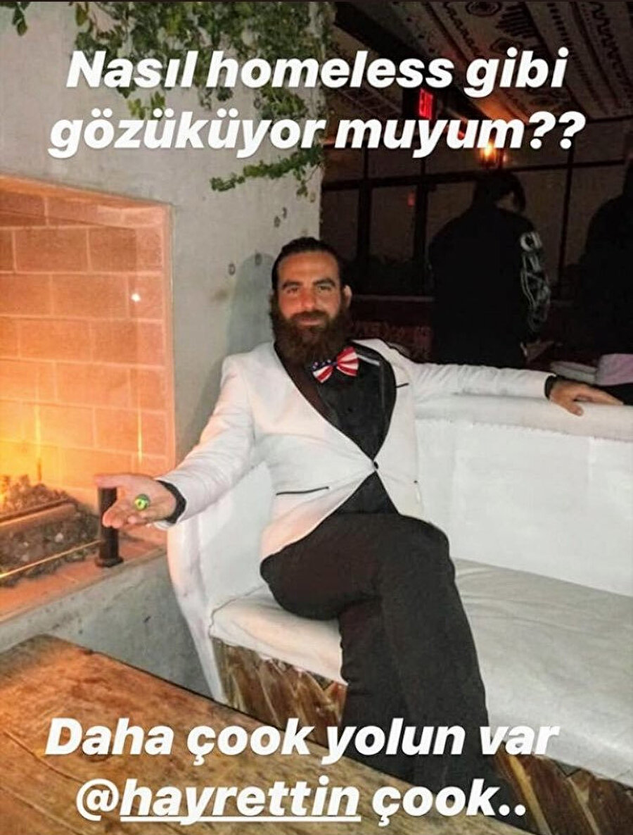 Hayrettin'in 'Amerika'da aç kalmak' videosunda sokakta yaşayan Türk vatandaşı canlandıran oyuncu Doruk Ekşioğlu.