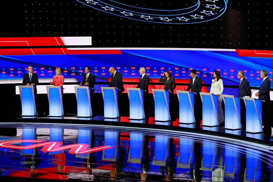 Demokratların aday adayları TV'de tartışma programına katıldı. 