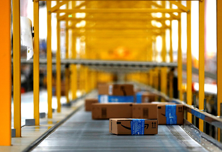Amazon, her gün yüz binlerce yeni ürün paketliyor. 
