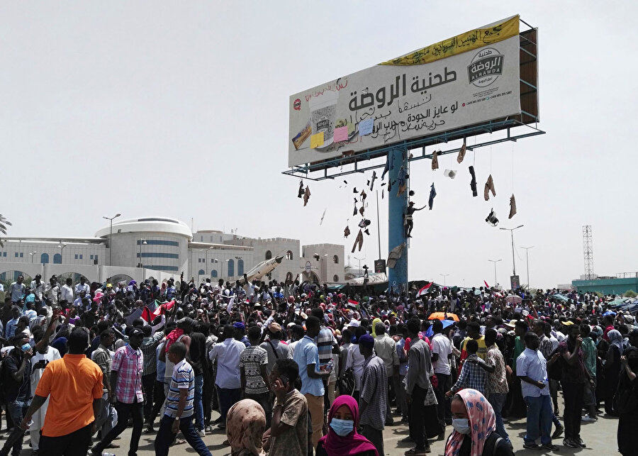 Rejim karşıtı protestolar sırasında bazı göstericiler yaşamını yitirmişti.