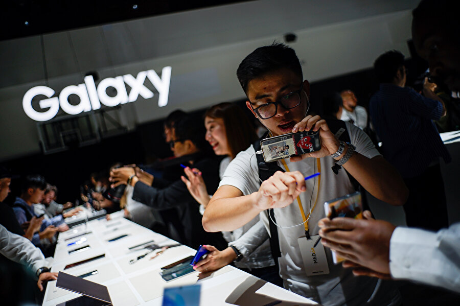 Samsung, Galaxy ailesini yeni cihazlarla genişletiyor. 