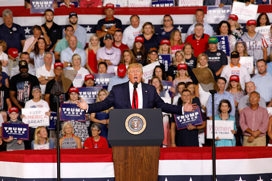 Yeni Zelanda'daki heykelin Donald Trump'a benzediği iddia ediliyor.