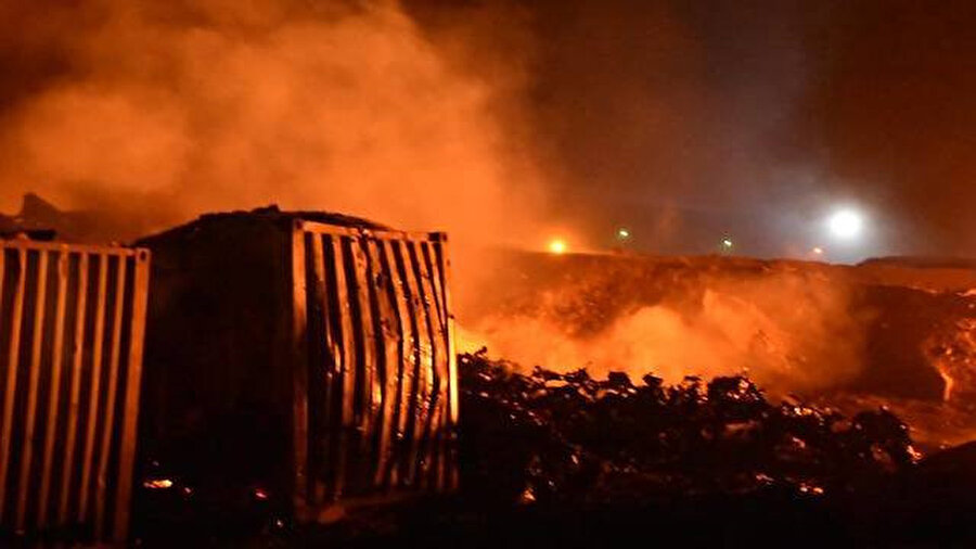 Irak hava üssü yakınlarında bulunan İran'a ait mühimmat depolarına düzenlenen saldırılar sonrası depo alev alev yandı.