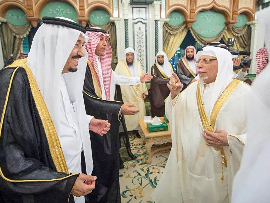 Ali Ahmed Molla, 2015’te Kral Selman’ın Mekke Safa Sarayı’nda vermiş olduğu davette.