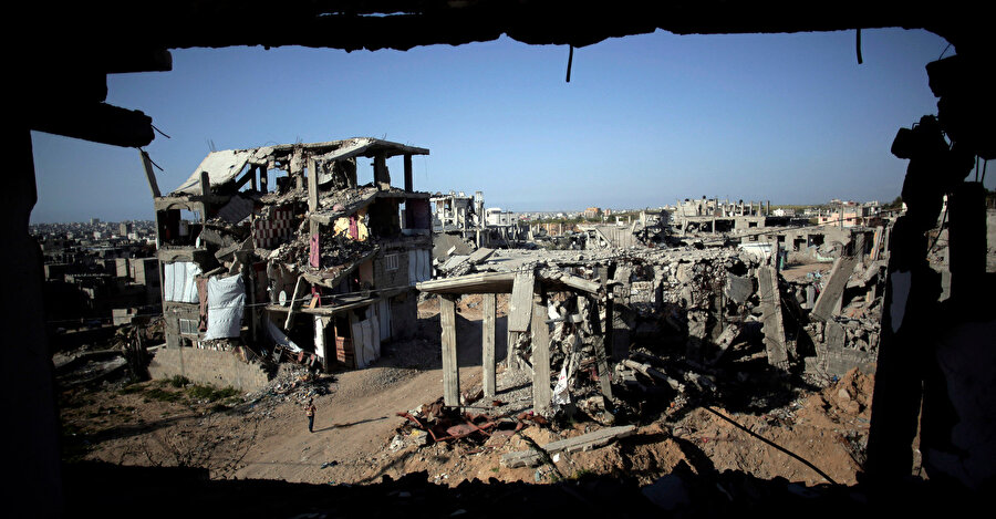 İsrail, Gazze'yi sıklıkla bombalıyor.