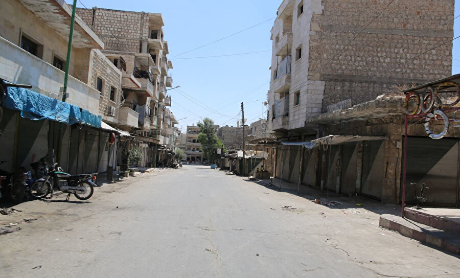 Maaret El Numan ilçesinden geriye boş sokaklar kaldı.