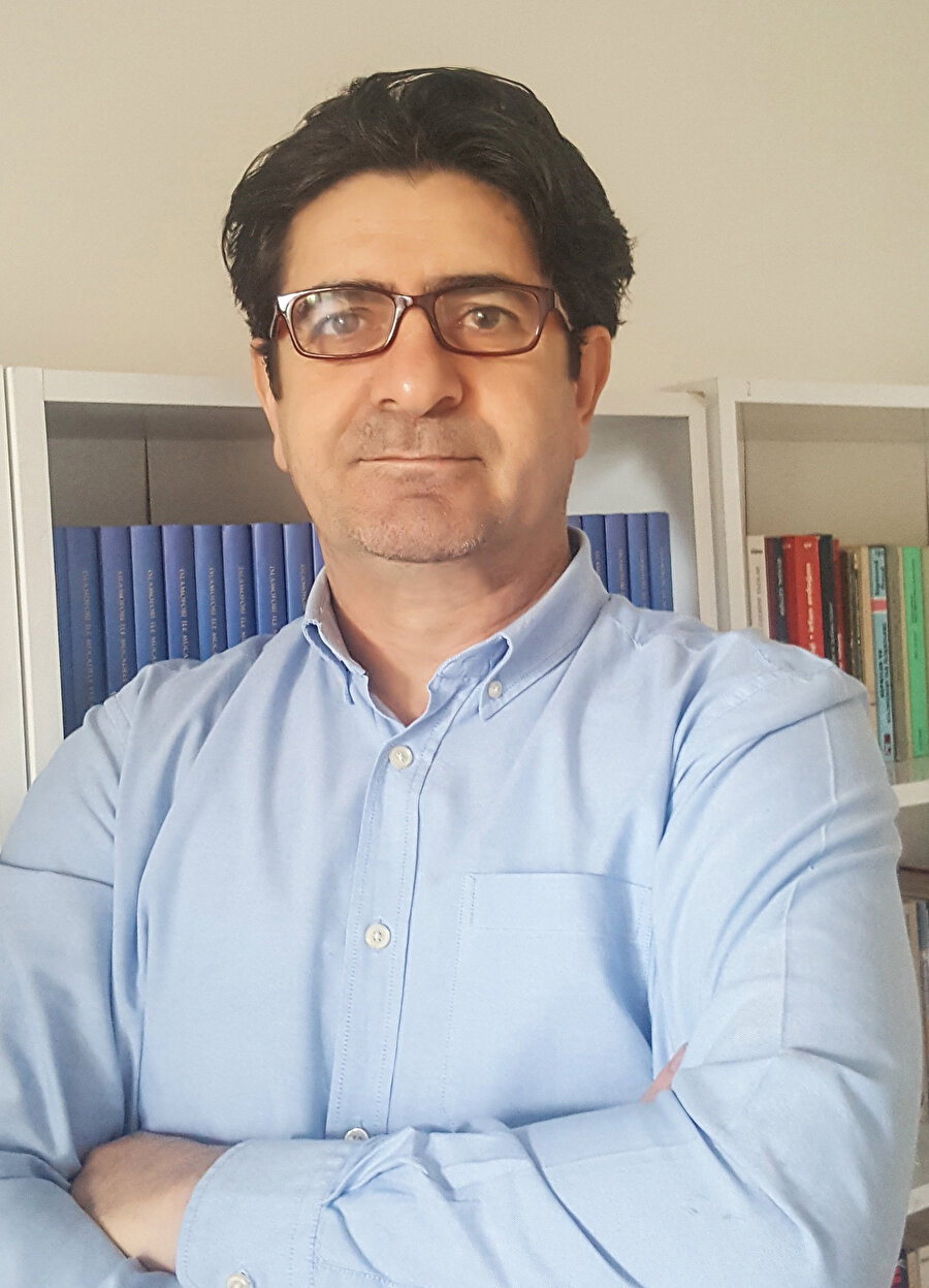 Marmara Üniversitesi İletişim Fakültesi Öğretim Üyesi Prof. Dr. Serhat Ulağlı