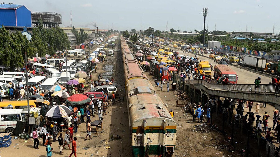  Batı Afrika’nın en büyük ülkesi olan Nijerya’da ciddi alt yapı eksikleri bulunuyor.