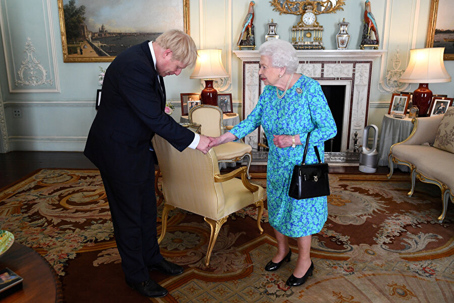 Boris Johnson-II. Elizabeth
