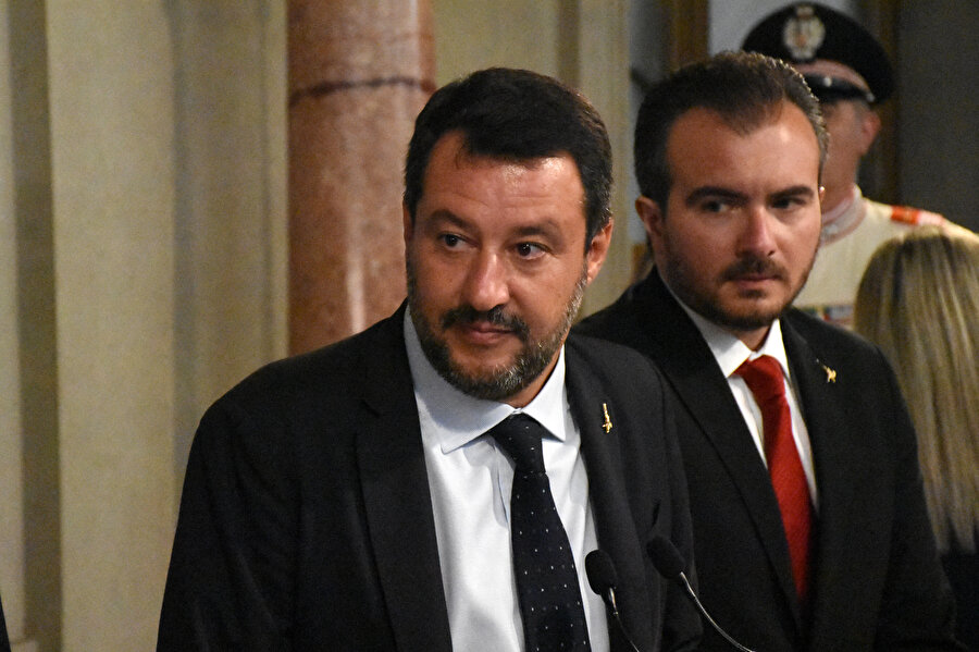 Başbakan Yardımcısı ve İçişleri Bakanı Matteo Salvini'nin 'başbakanlık' hayalleri şu anlık rafa kalkmış gibi görünüyor. 