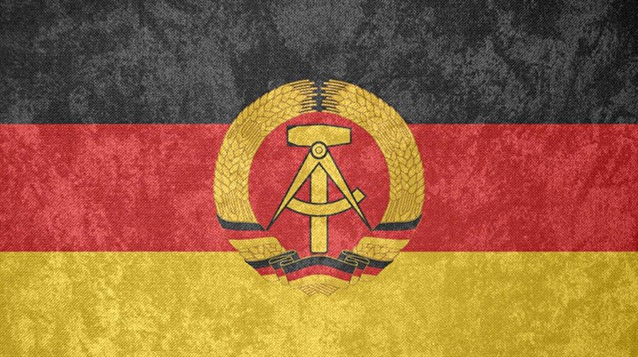  Alman Demokratik Cumhuriyeti bayrağı 