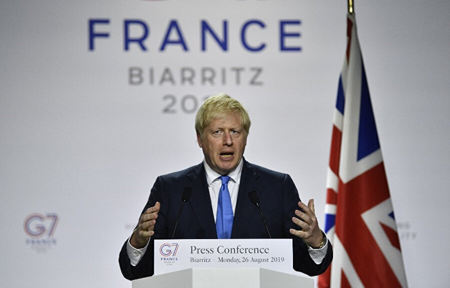 Boris Johnson, G7 Zirvesi'nde konuşma yaparken görünüyor. 