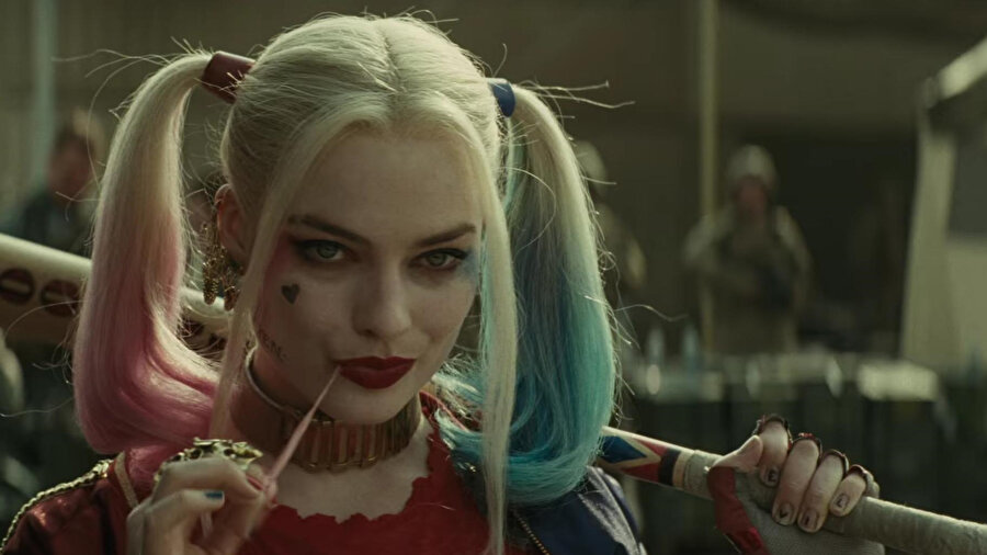 Margot Robbie, Suicide Squad filminde Harley Quinn karakterini canlandırıyor