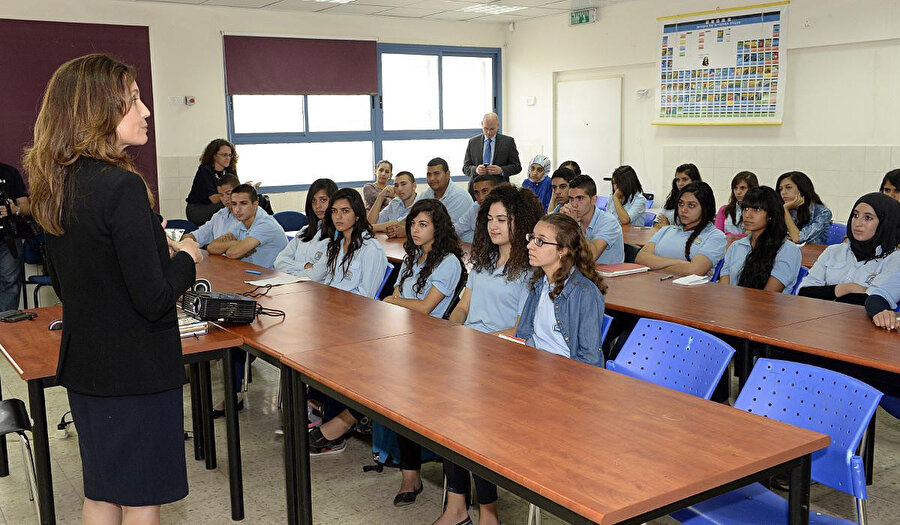 İsrail'in kuzeyindeki bir okulda eğitim gören lise son sınıf, Arap öğrenciler.