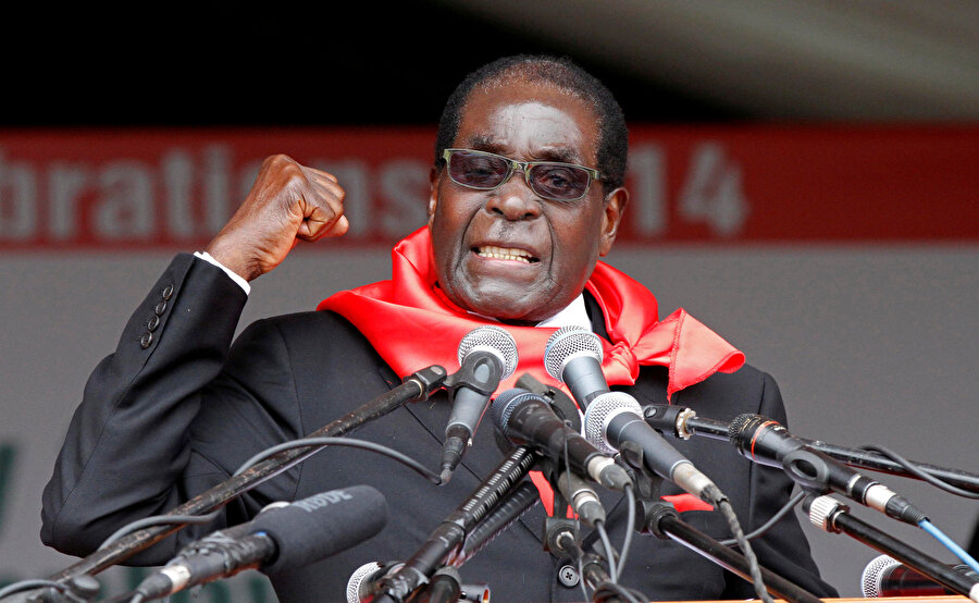 Robert Mugabe Zimbabve'de 37 yıl görev yaptı.