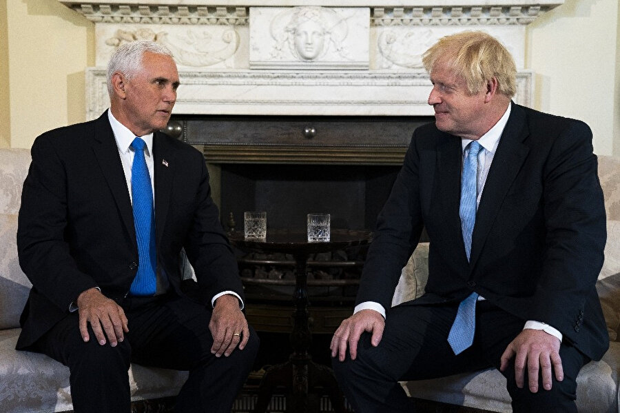 İngiltere Başkanı Boris Johnson, başkent Londra’da ABD Başkan Yardımcısı Mike Pence ile bir araya geldi. 