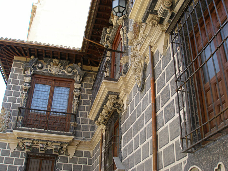 1349 yılında, Granada Sultanı I. Yusuf döneminde kurulan Granada Medresesi, Endülüs/İspanya.
