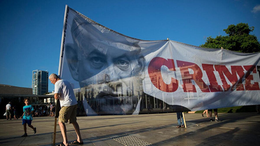 Netanyahu'nun ırkçı politikalarını protesto eden göstericiler. Tel Aviv, İsrail.