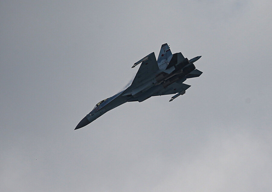 Su-35 havada böyle görüntülendi.