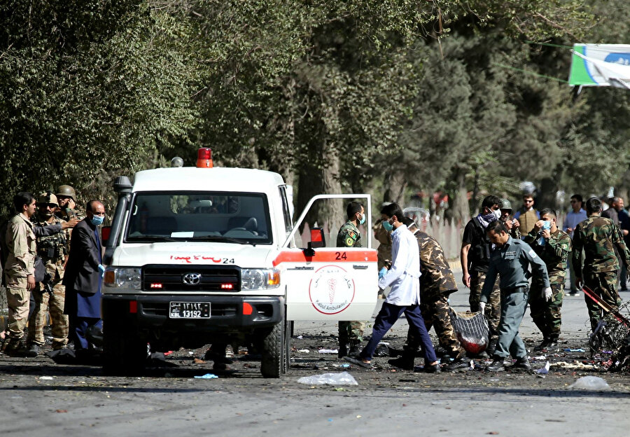 Afganistan'da peş peşe gerçekleşen intihar saldırılarında 48 kişi yaşamını yitirdi.