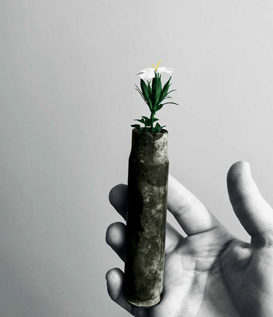 Palas pandıras gittiğim yerlerden çantamda bir avuç toprakla dönüp, o toprağa ekecektim umutla hislerimi.