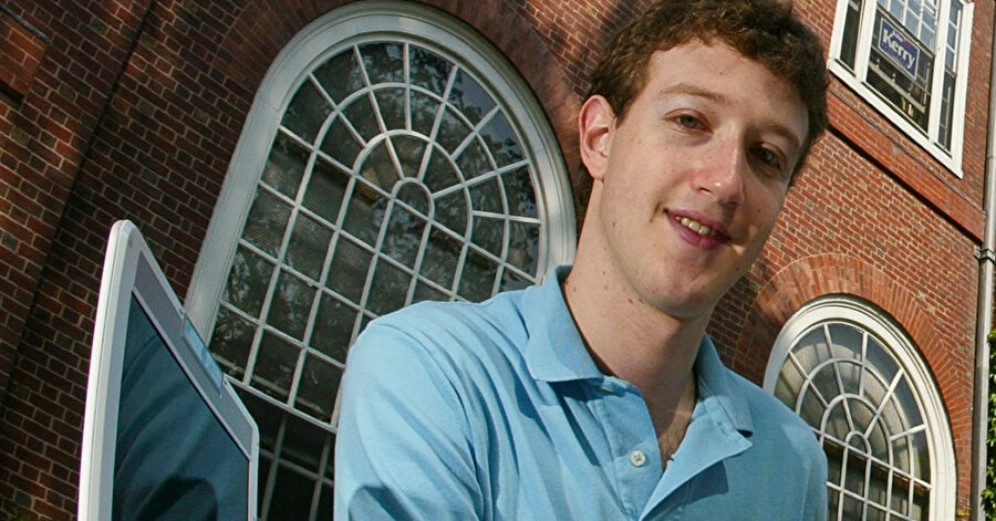 Genç Harvard öğrencisi Mark Zuckerberg, bugünlere gelebileceğini tahmin etmiş midir bilmek çok zor. 