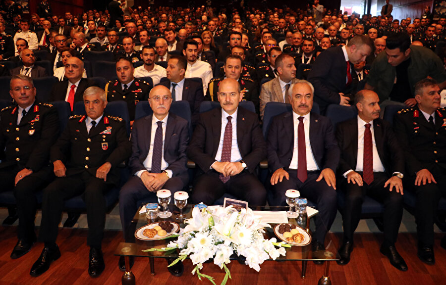 İçişleri Bakanı Süleyman Soylu, Jandarma ve Sahil Güvenlik Akademisi'nde düzenlenen Uluslararası Güvenlik Kongresi'ne katıldı. 