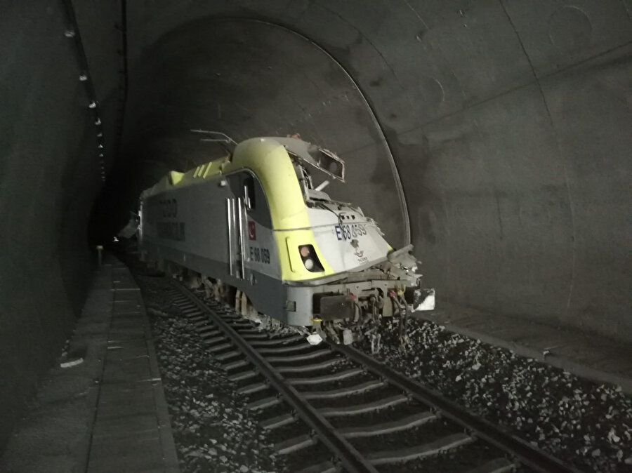 Bilecik'te kılavuz tren, raydan çıktı: 2 makinist yaşamını yitirdi.