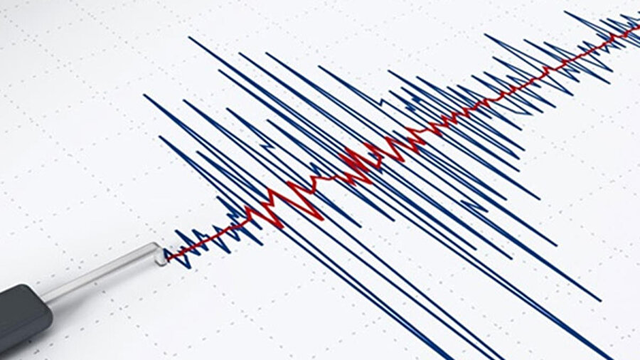 İstanbul'da yaşanan deprem paniğe yol açtı.