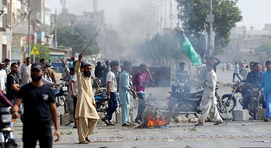 Asia Bibi'nin beraat etmesini protesto eden göstericiler.