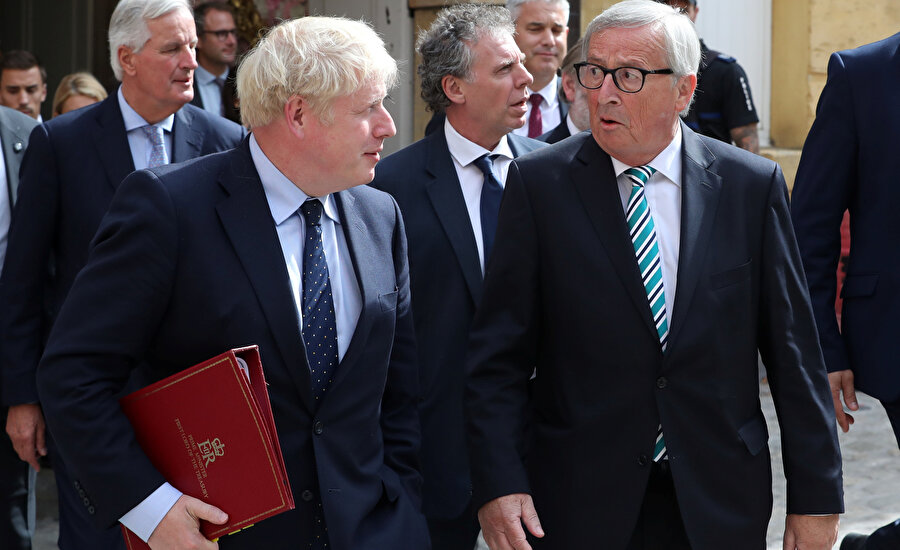 Juncker, Brexit anlaşmasıyla ilgili Boris Johnson ile birçok görüşme yaptığını belirtti.