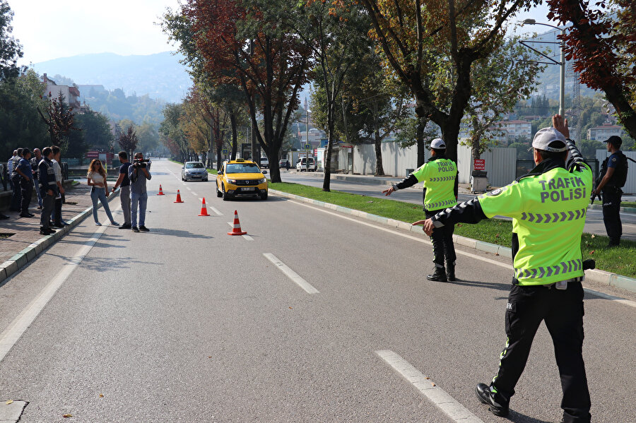 Trafikte sigara yasağına ilişkin denetim uygulaması birçok ilde gerçekleşti.