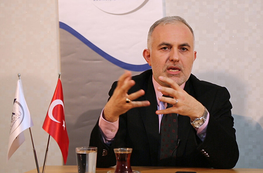 Kınık: Evlerinde çatlak oluşan vatandaşlar binalarını terk etsinler.