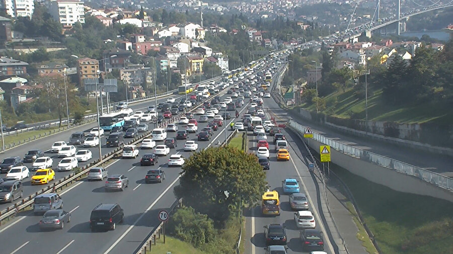 İstanbul'daki deprem nedeniyle trafikte aksama oldu.