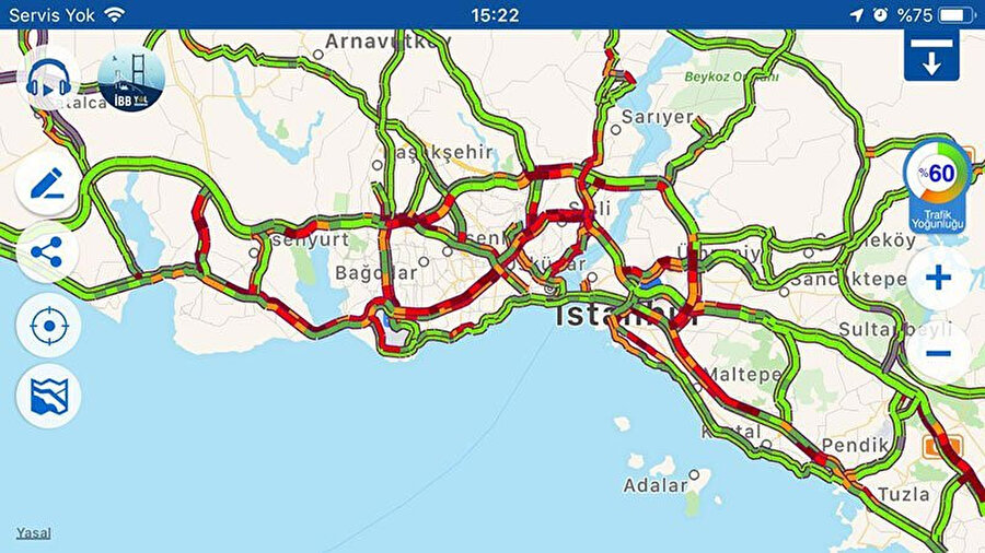 Birçok noktada trafik yoğunluğu yaşanıyor.