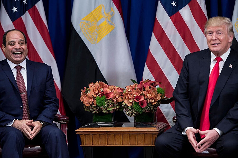 Mısır Cumhurbaşkanı Sisi'nin BM Genel kurulu için gittiği New York'da Trump'la buluşması sırasında hayli neşeli olduğu gözleniyor.