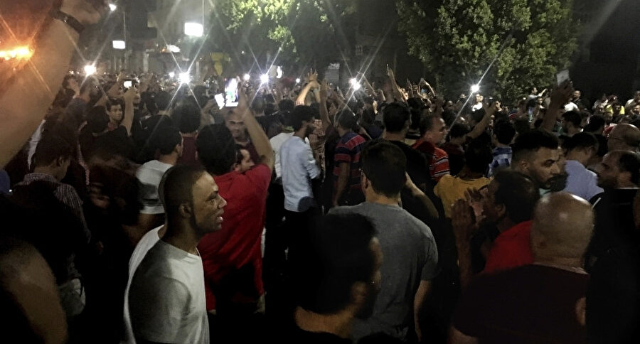Geçtiğimiz Cuma günü Kahire'de toplanan protestocular Sisi aleyhinde sloganlar attı.