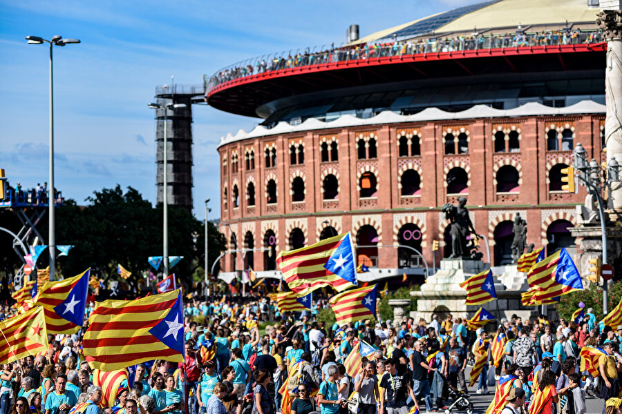 Katalonya'da "bağımsızlıktan vazgeçmedik" gösterisi düzenlendi.