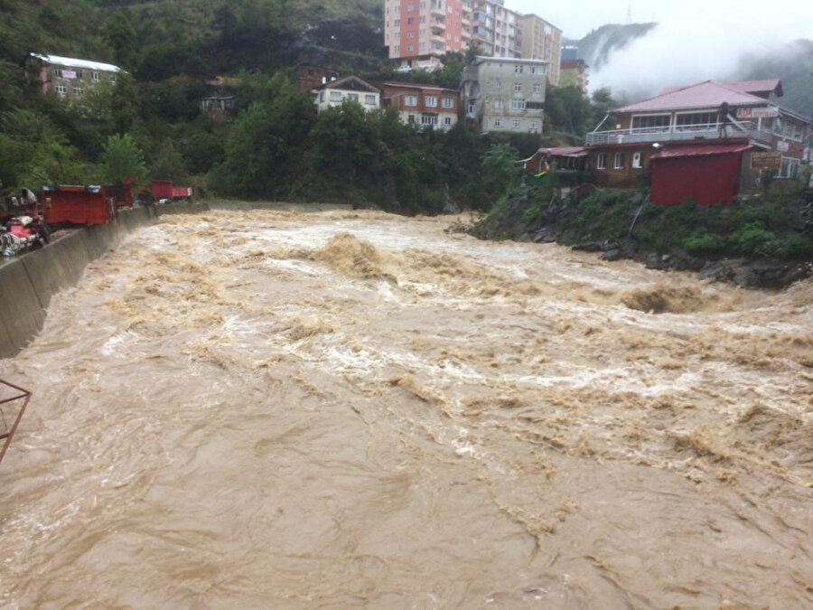 Artvin'de şiddetli yağış beraberinde sel felaketini getirdi. -AA