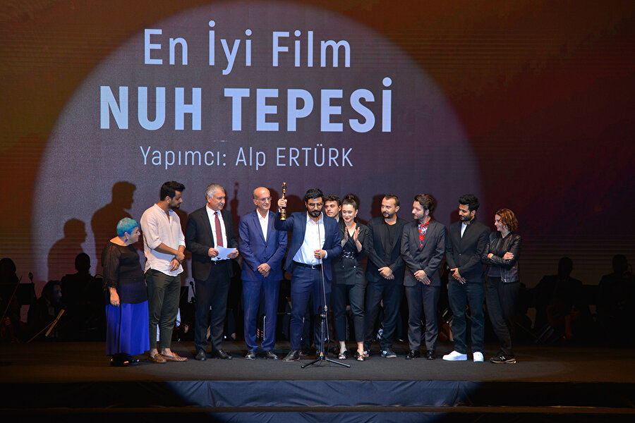 Nuh Tepesi, Altın Koza Film Festivali'nde en iyi film ödülünün sahibi oldu