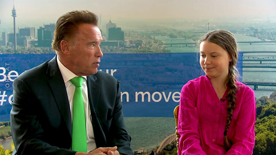 Arnold Schwarzenegger, Greta Thunberg'e Tesla Model 3 elektrikli aracı kullanması için gönderdi.