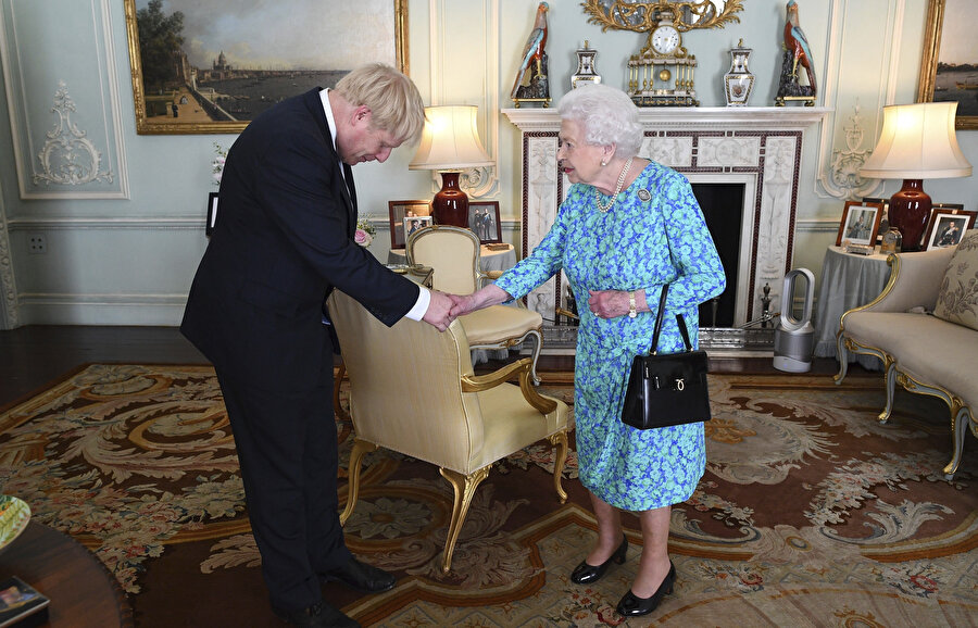 İngiltere Kraliçesi 2. Elizabeth, Başbakan Boris Johnson'ı görevden almanın planlarını yapıyor.